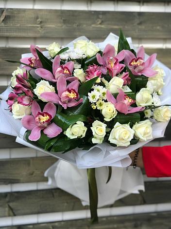 Букет цветов из: Розы и Хризантемы в Новохопёрский