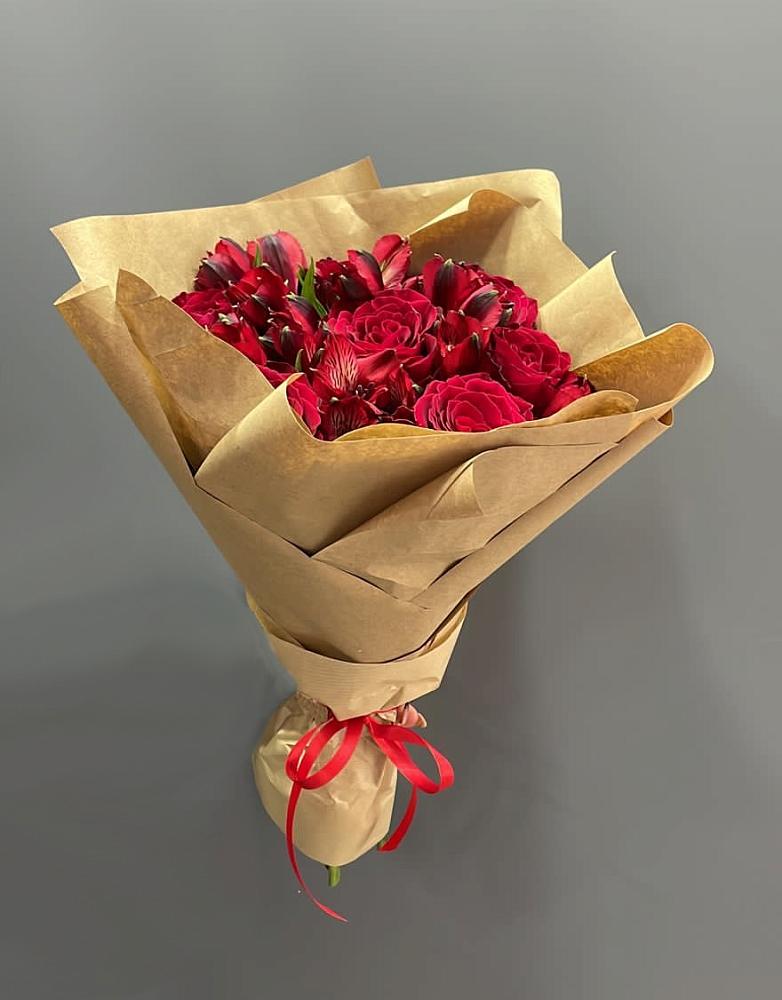 Букет цветов из: Альстромерии и Розы в Новохопёрский