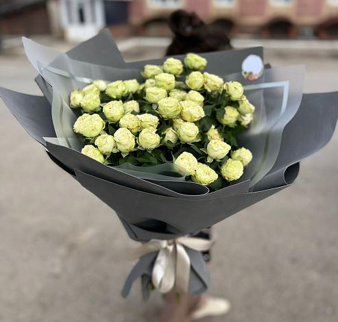 Букет Белые кустовые розы Солинеро в Новохопёрский