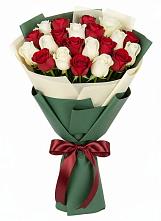 Букет Микс из красных и белых роз в Новохопёрский