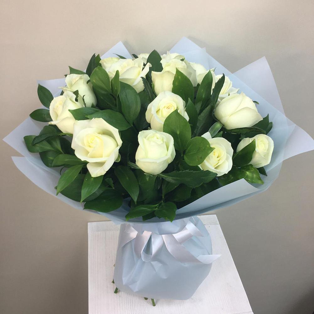 Букет 15 Белых роз Проуд в Новохопёрский