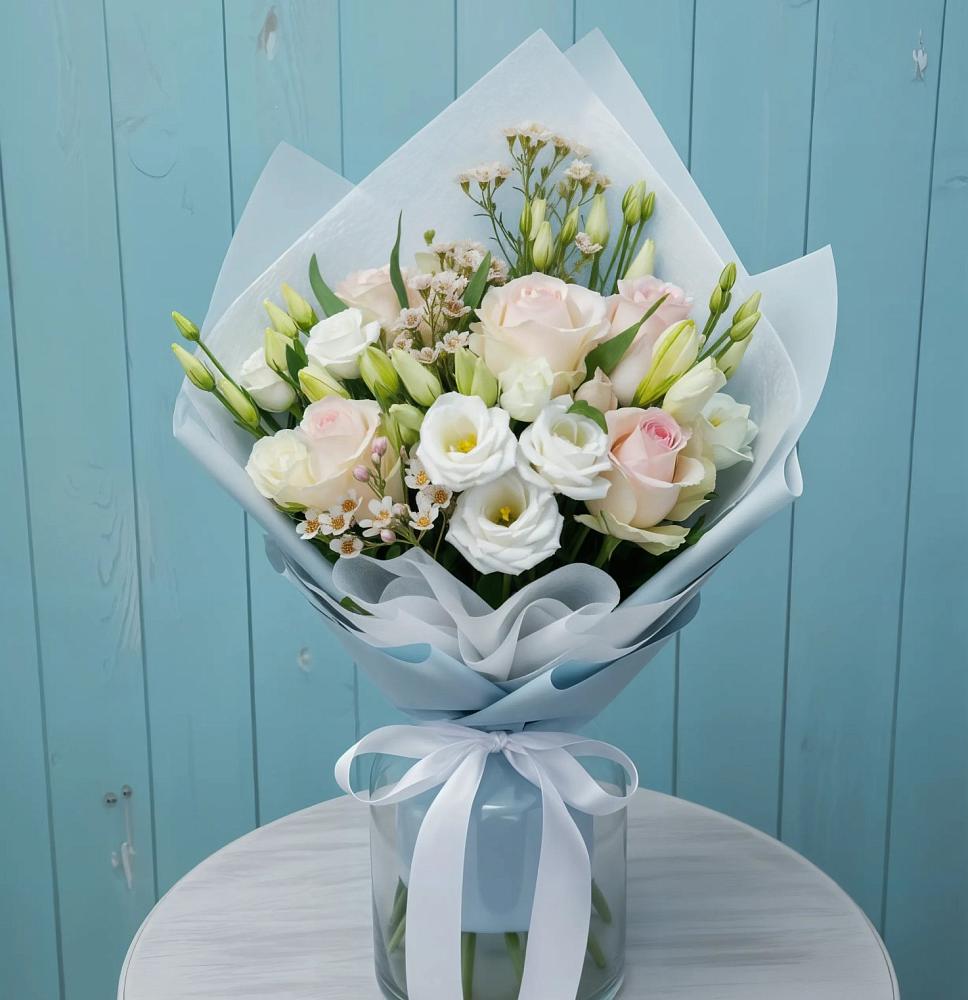 Букет цветов из: Розы и Лизиантусы в Новохопёрский