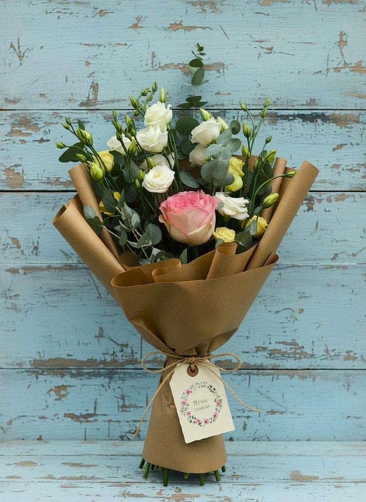 Букет цветов из: Розы и Лизиантусы в Новохопёрский