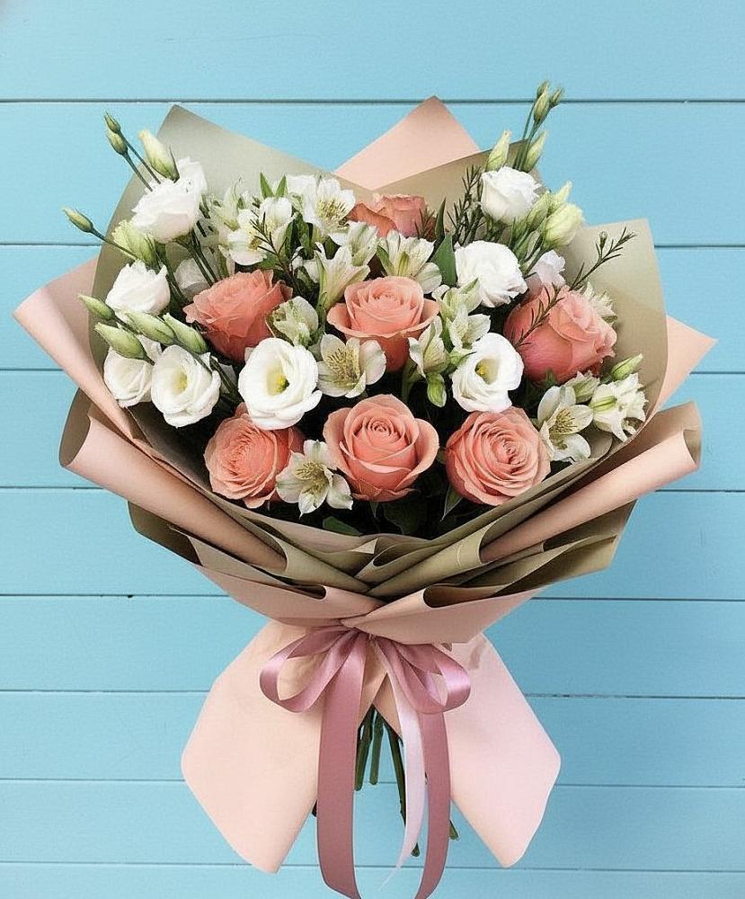 Букет цветов из: Розы, Альстромерии и Лизиантусы в Новохопёрский