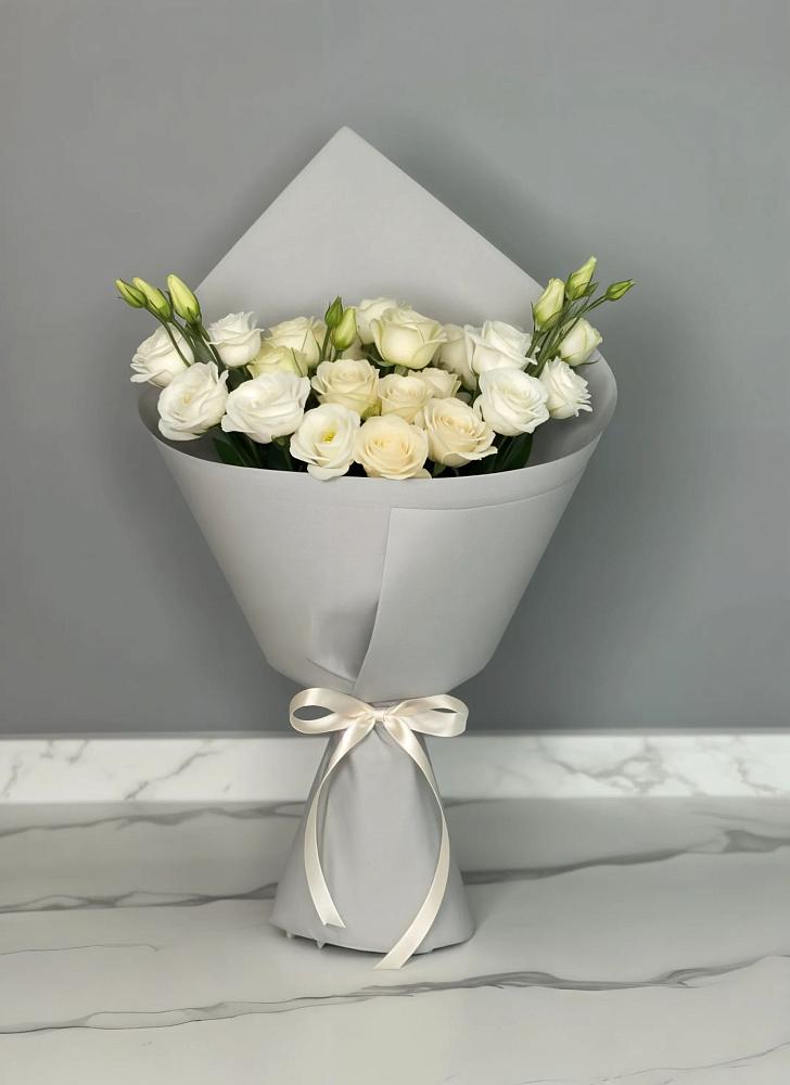 Букет цветов из: Розы и Лизиантусы в Новохопёрский