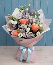 Букет цветов из:  Лизиантусы, Розы, Альстромерии и Гипсофила в Новохопёрский
