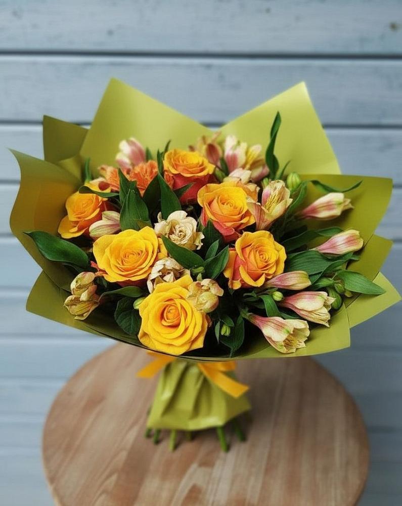 Букет цветов из: Альстромерии и Розы в Новохопёрский