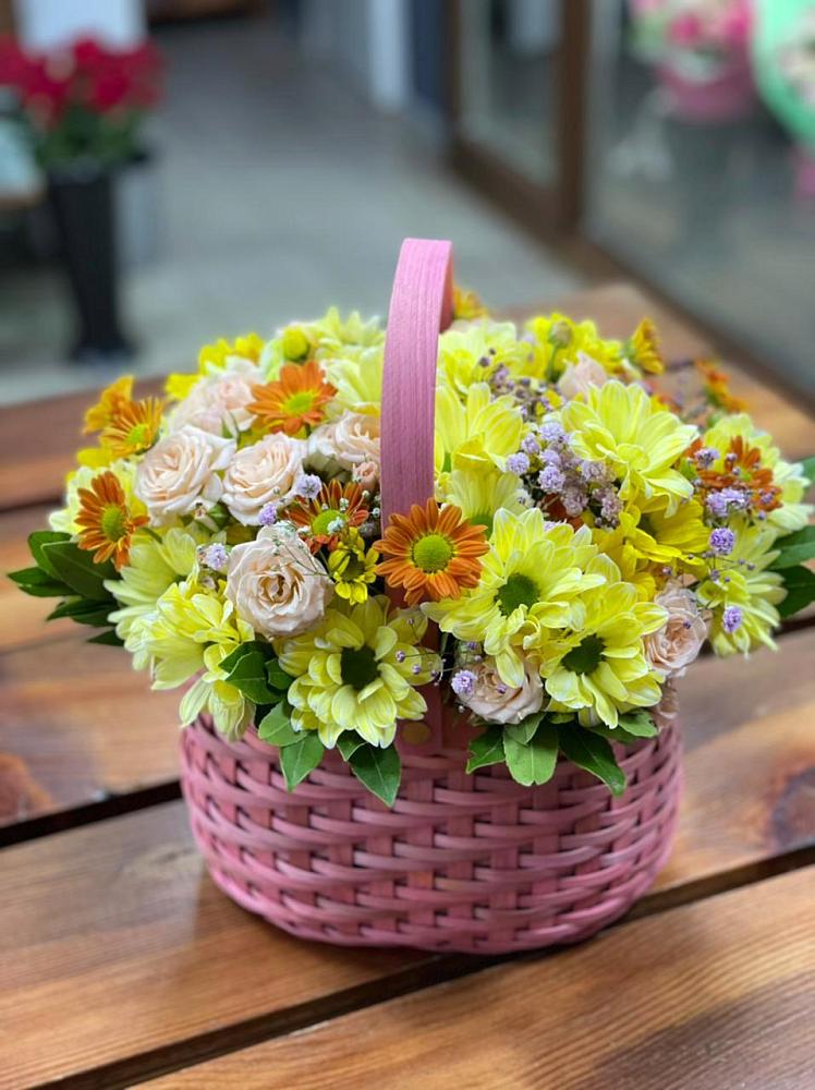 Цветочная композиция из Хризантемы и Розы в корзине в Новохопёрский