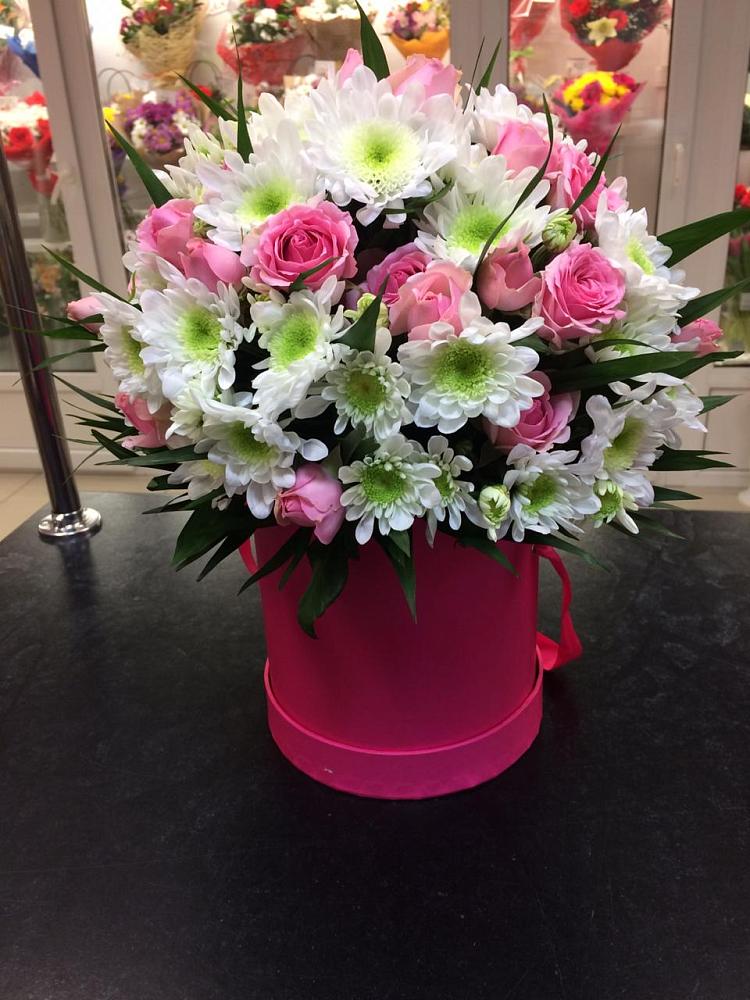 Цветочная композиция из Розы и Хризантемы в шляпной коробке в Новохопёрский